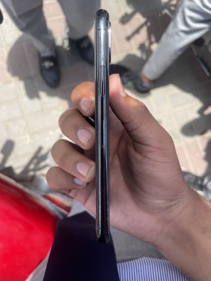 Apple iPhone X 4