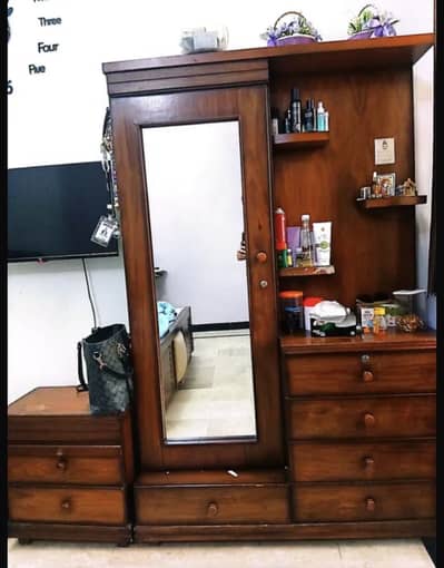Elegant Wooden Dressing Table with Mirror – Urgent Sale