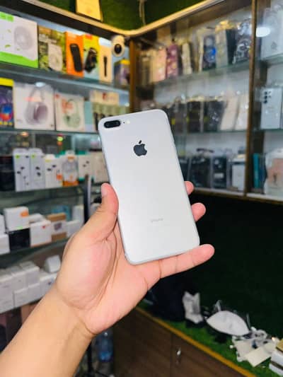 iphone 7 plus 128 GB  (no open no repair) (PTA approved) all ok