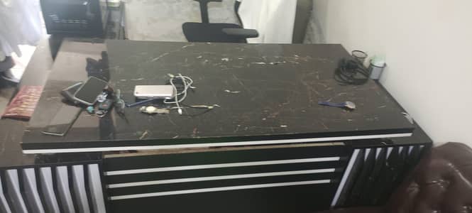 Executive Table like brand New