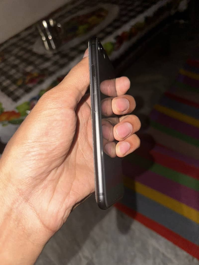 Apple iPhone 8 3