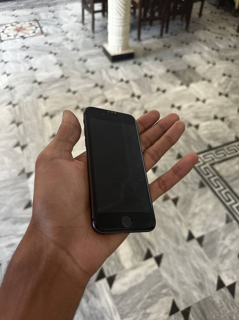 Apple iPhone 8 4