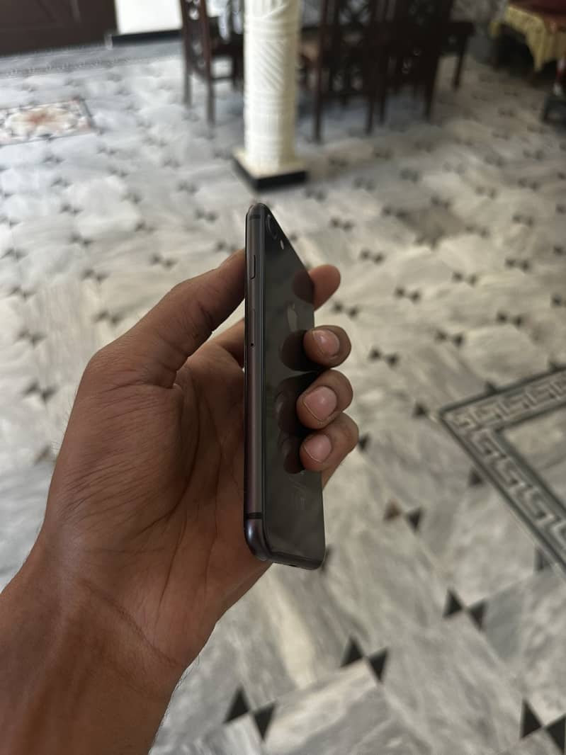 Apple iPhone 8 5