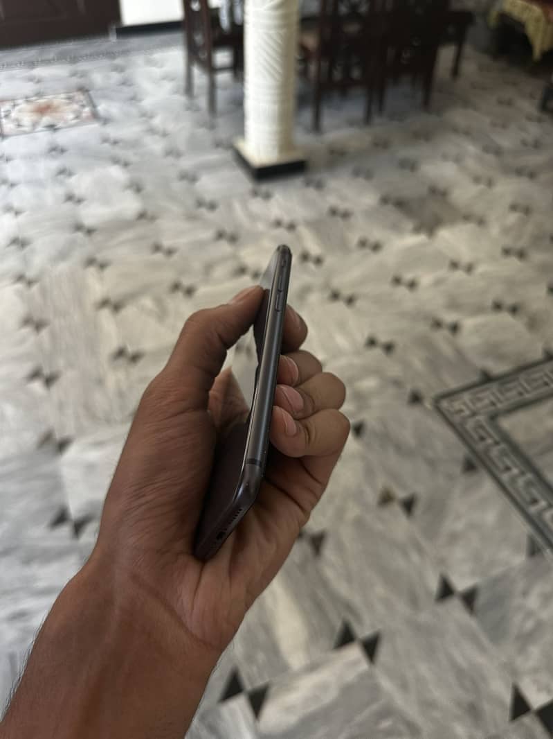Apple iPhone 8 6