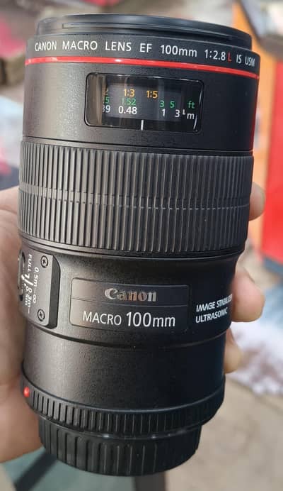 Canon 100mm macro 2.8 lens brand new condition