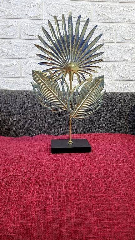 Metal flower motif for decor