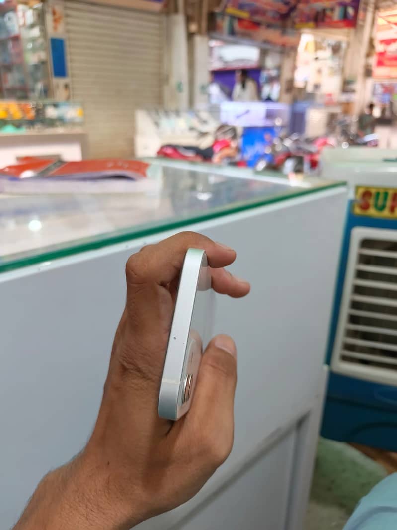 Apple iPhone 12 1