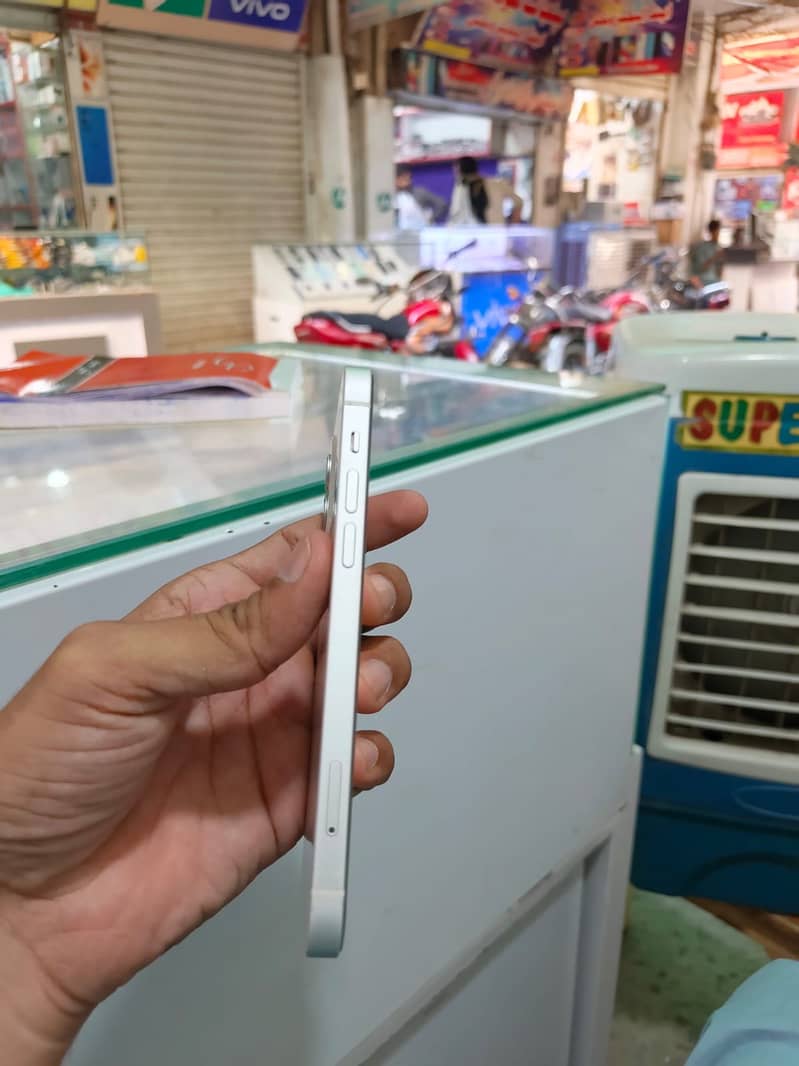 Apple iPhone 12 2