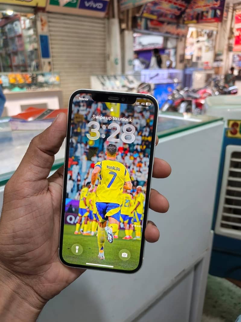 Apple iPhone 12 3