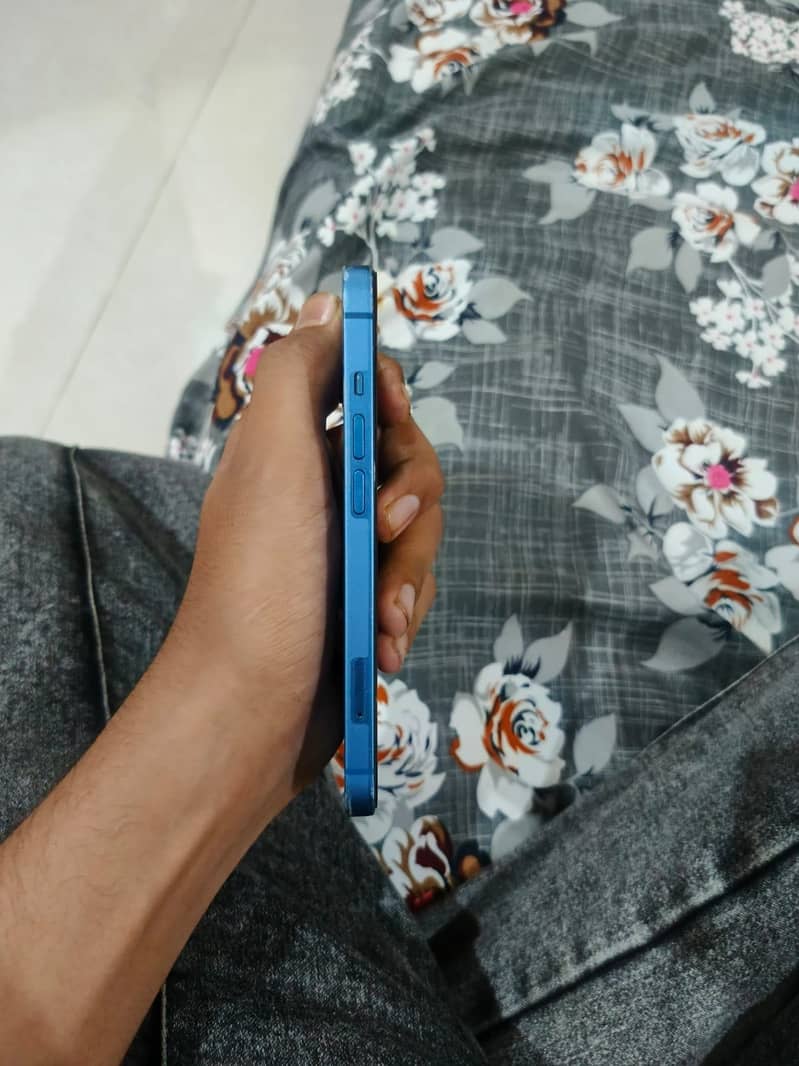 Apple iPhone 13 1