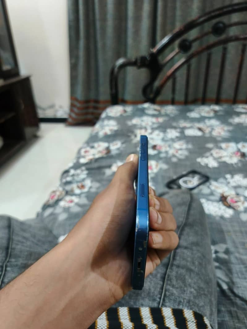Apple iPhone 13 4