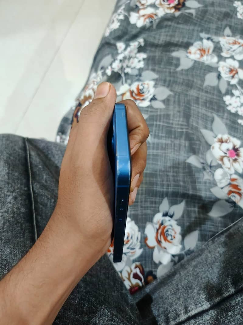 Apple iPhone 13 6