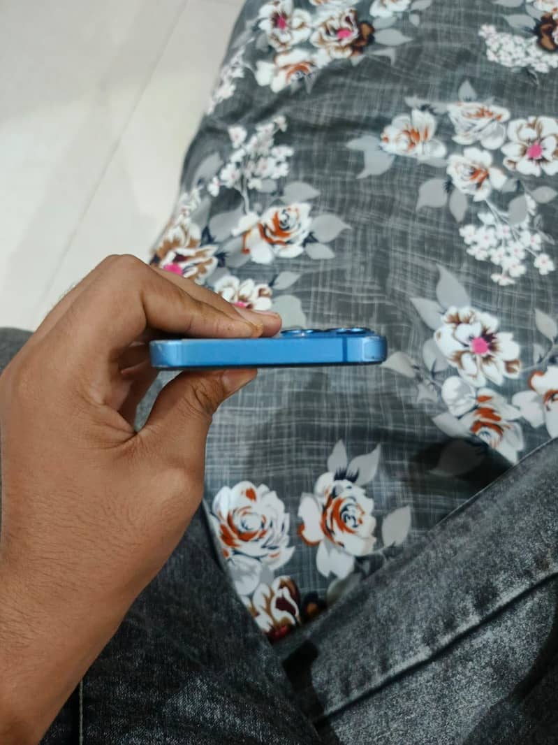 Apple iPhone 13 7