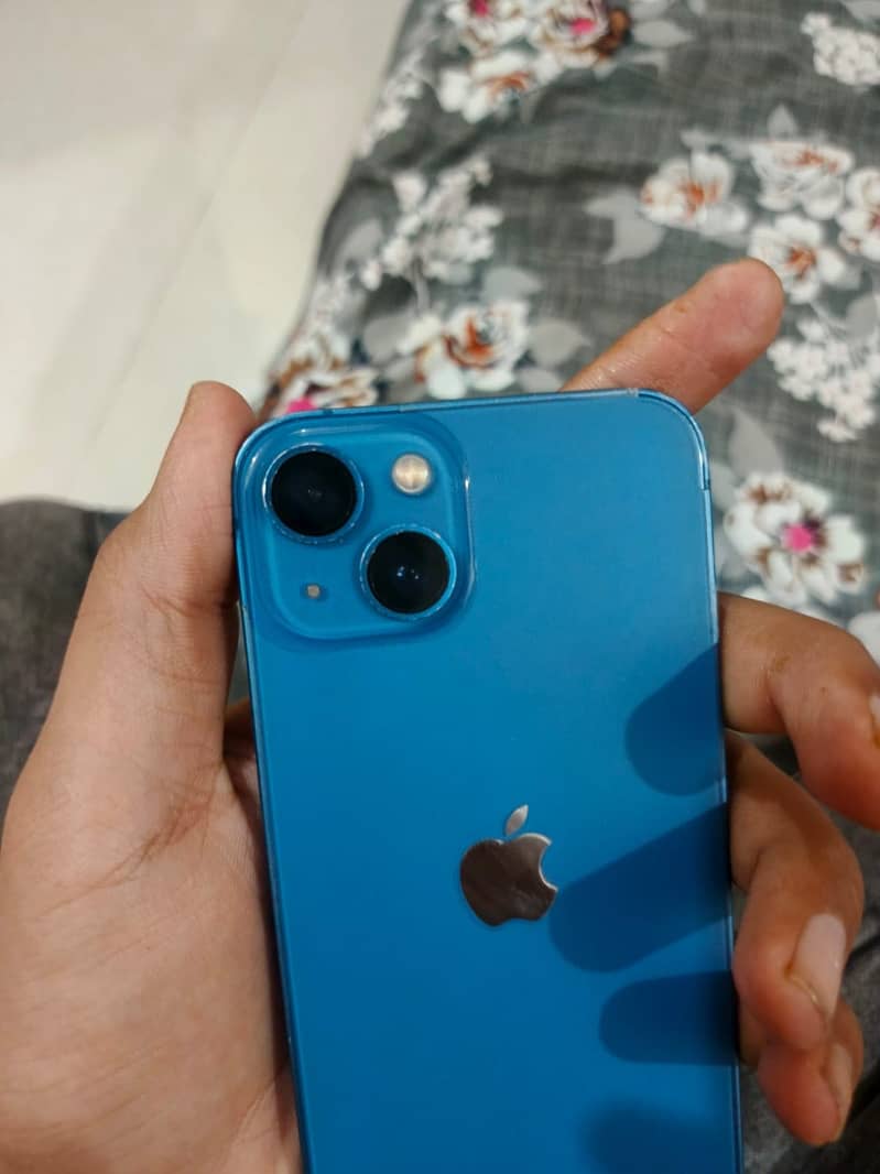 Apple iPhone 13 8