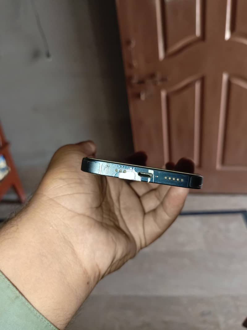 Apple iPhone 13 2