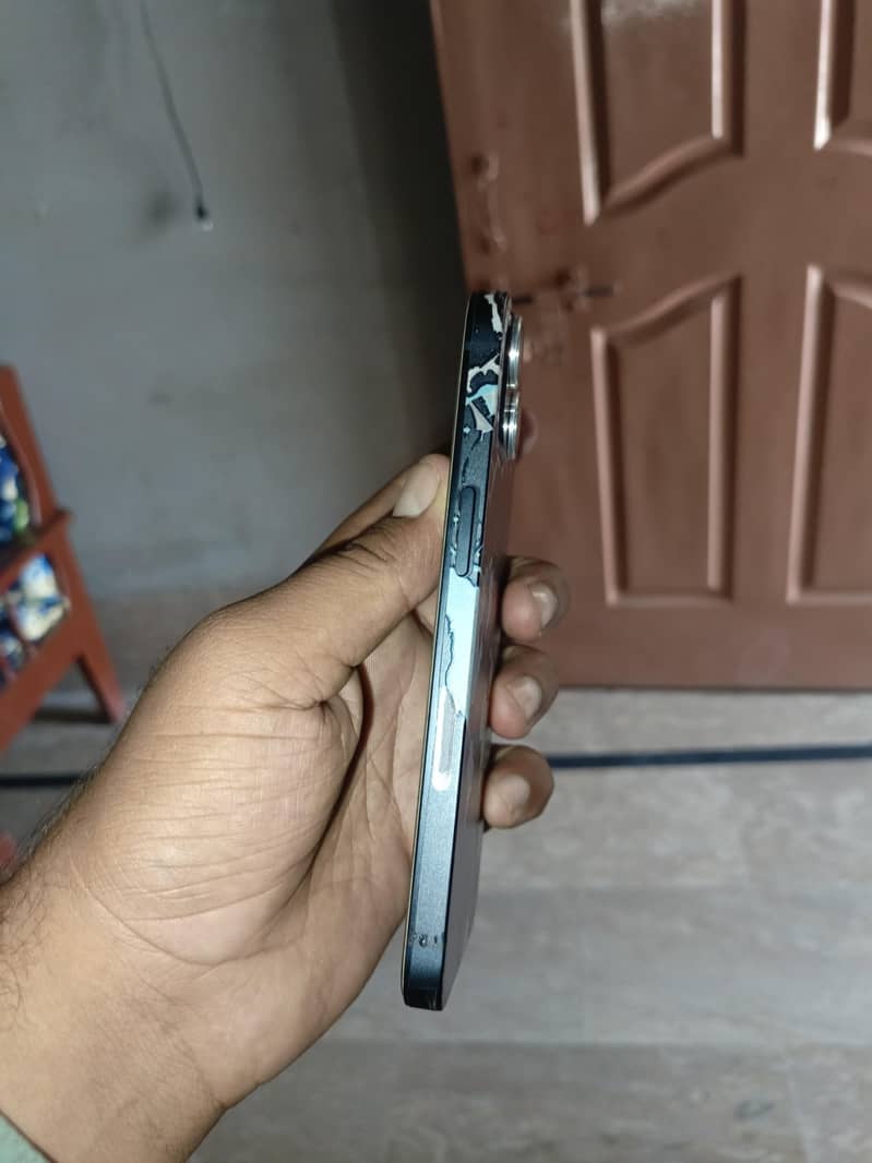 Apple iPhone 13 3