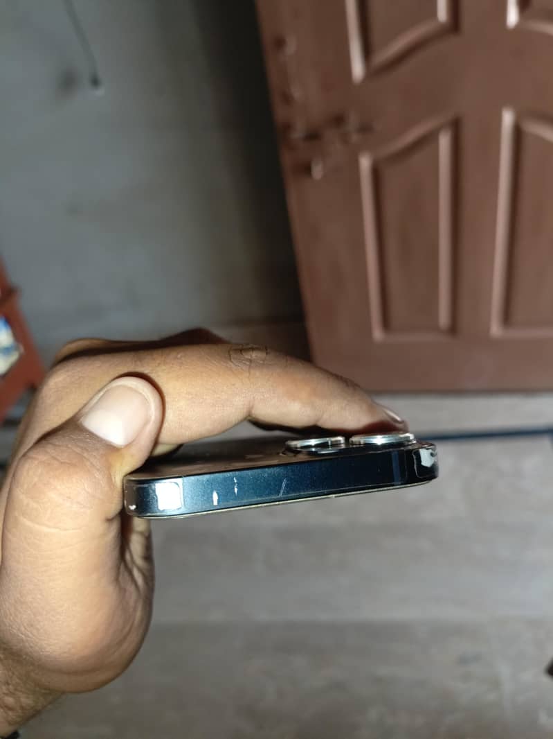 Apple iPhone 13 4