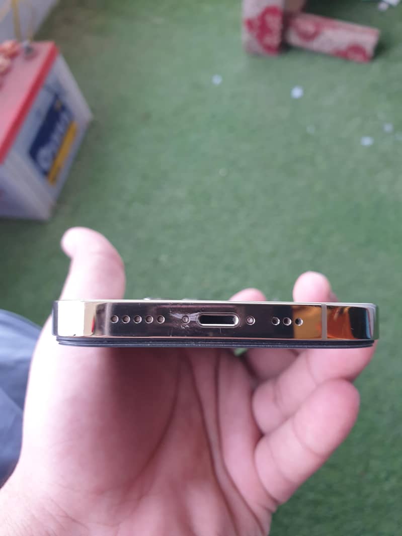 Apple iPhone 13 Pro 6