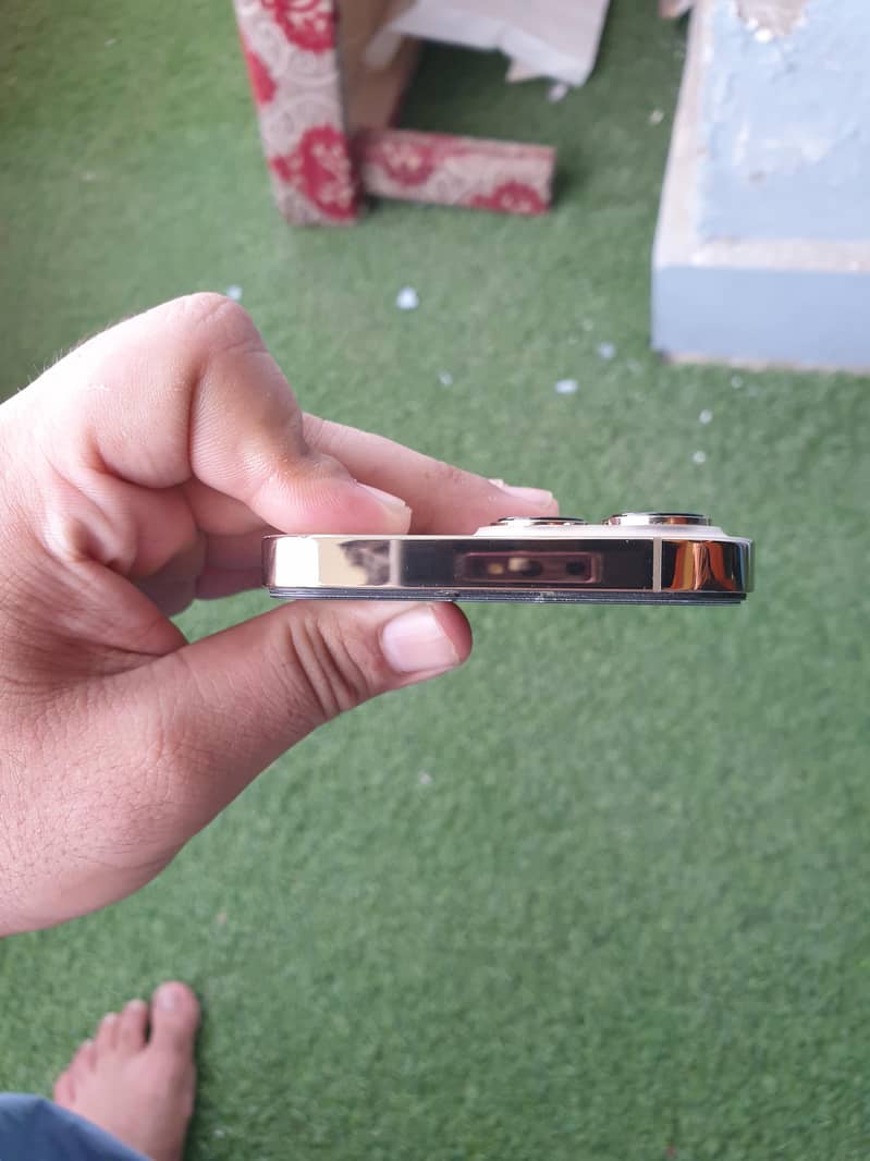 Apple iPhone 13 Pro 8