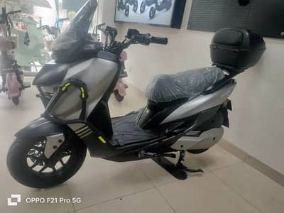 Revoo E52 Electric Scooty | Long Range Battery | Excellent Condition