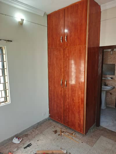 E type second floor flat for rent in g-11 Islamabad