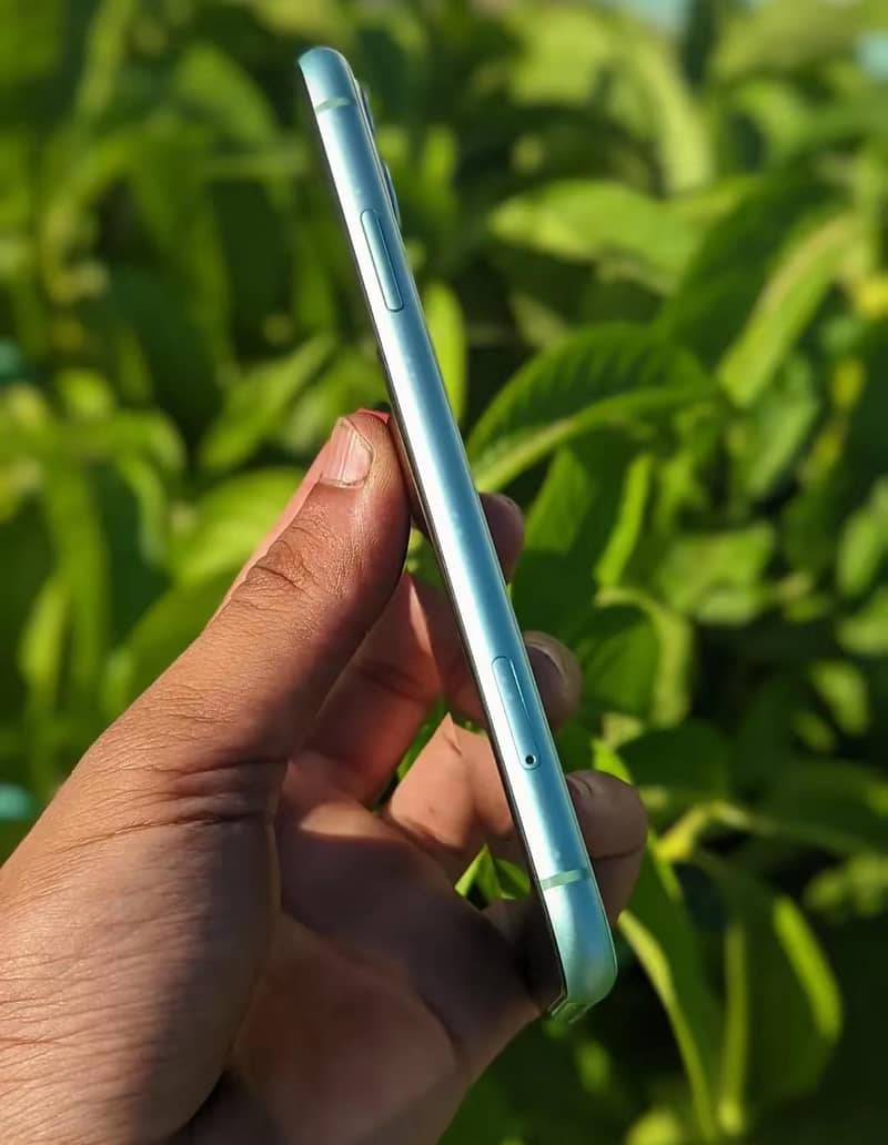 Apple iPhone 11 7