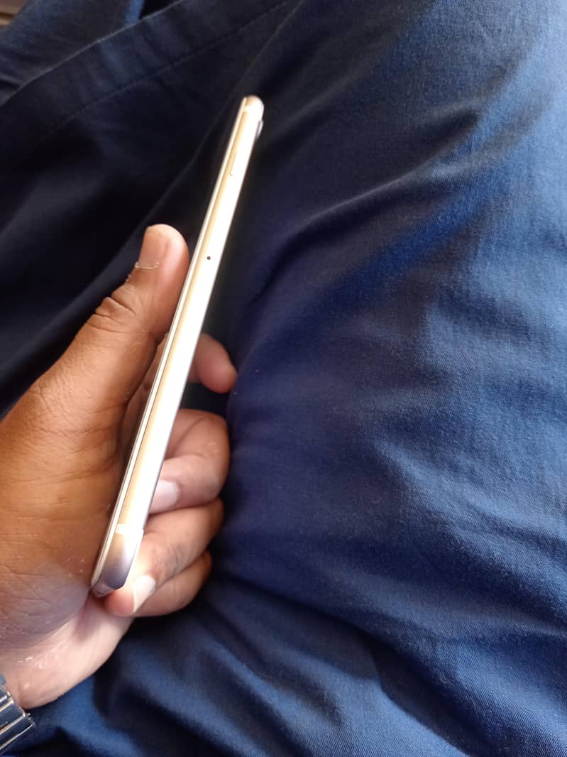 Apple iPhone 7 Plus 2