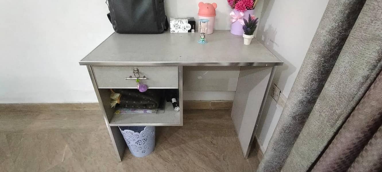 Study Table Good Quality 3