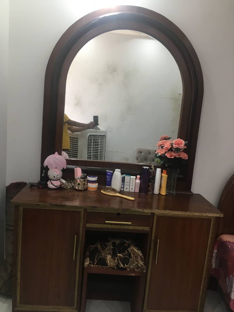 Dressing table 0