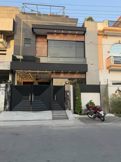 Become Owner Of Your Prime Location House Today Which Is Centrally Located In Central Park - Block B In Lahore
