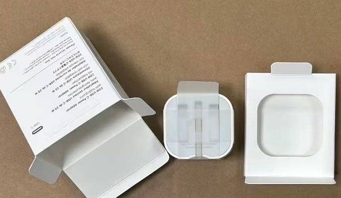iPhone adapter 0