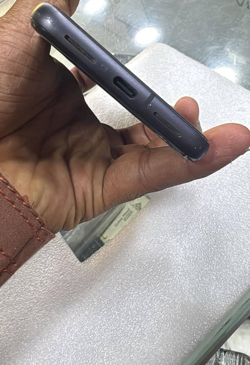 Google Pixel 8 4
