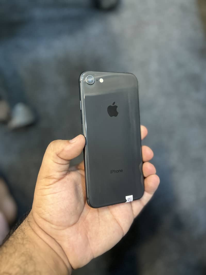 Apple iPhone 8 4
