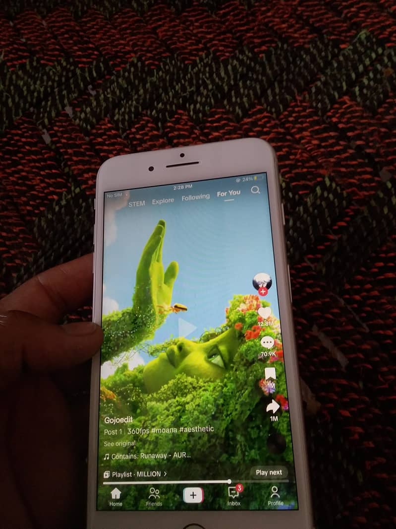 Apple iPhone 8 Plus 3