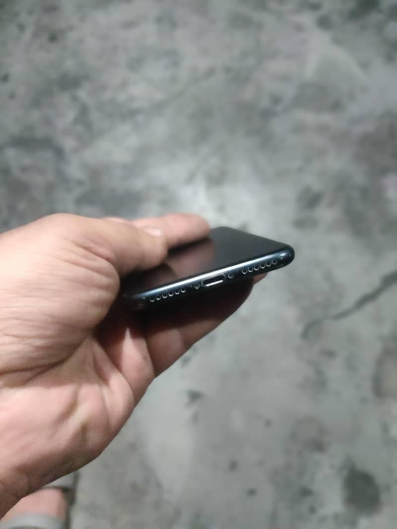 Apple iPhone 7 2