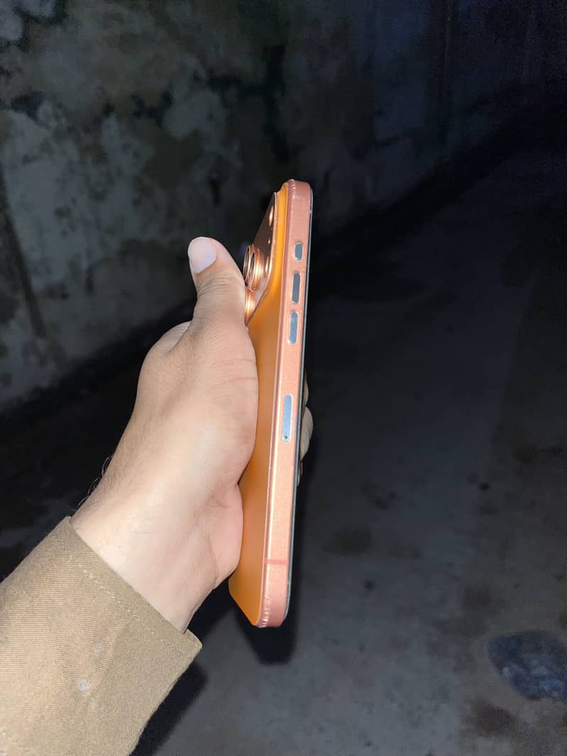 iPhone 15 Pro Max 2