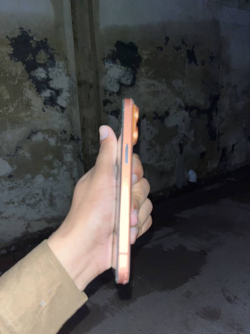 iPhone 15 Pro Max 4