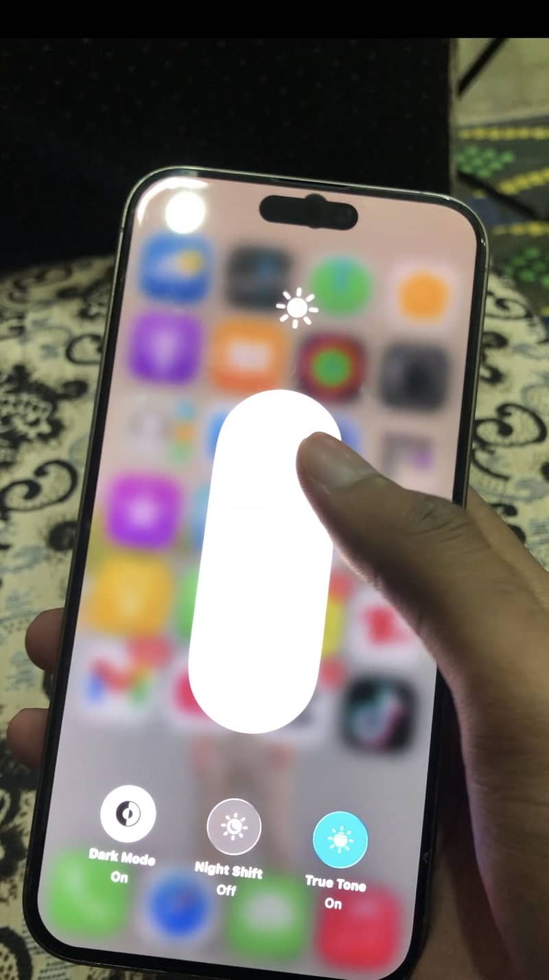 iPhone 15 Pro Max 8