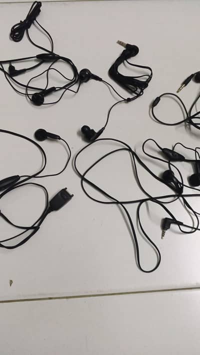 earphones