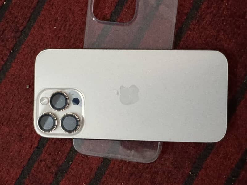 Apple iPhone 16 Pro Max 1