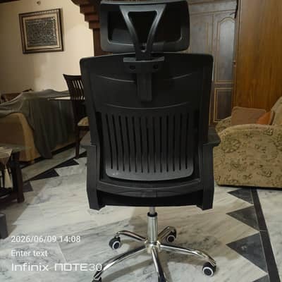 office chair with perfect back support and durable seat