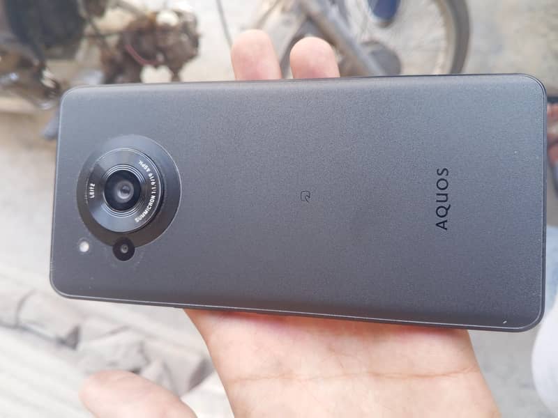 Sharp Aquos  R7 pta 1