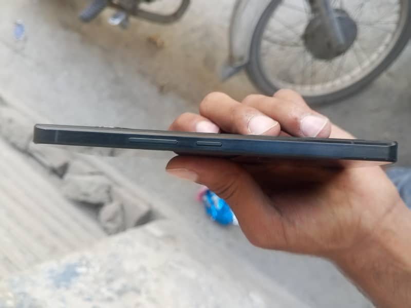 Sharp Aquos  R7 pta 8