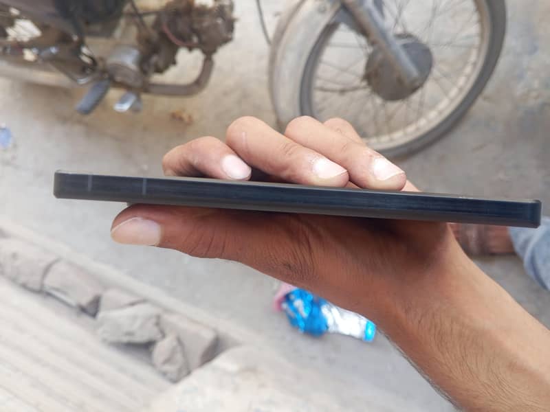 Sharp Aquos  R7 pta 9