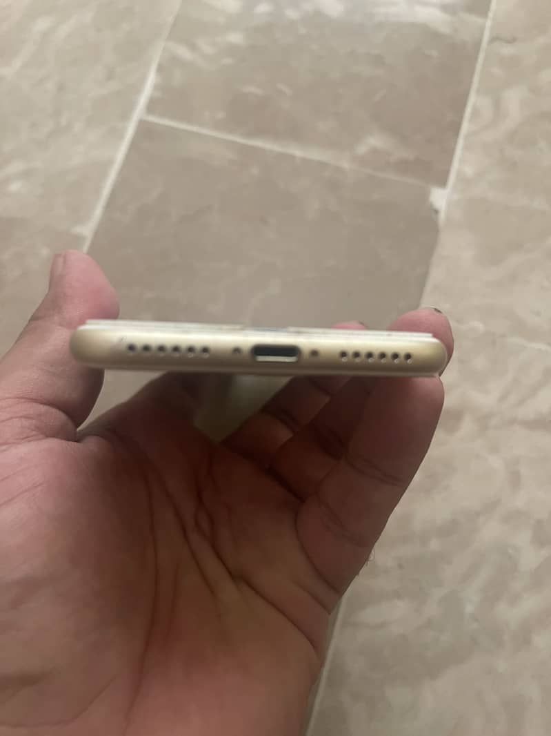 Apple iPhone 7 4