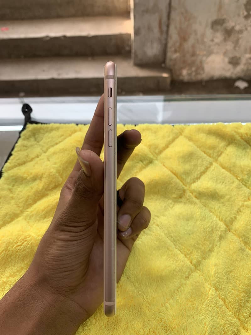 Apple iPhone 8 Plus 3