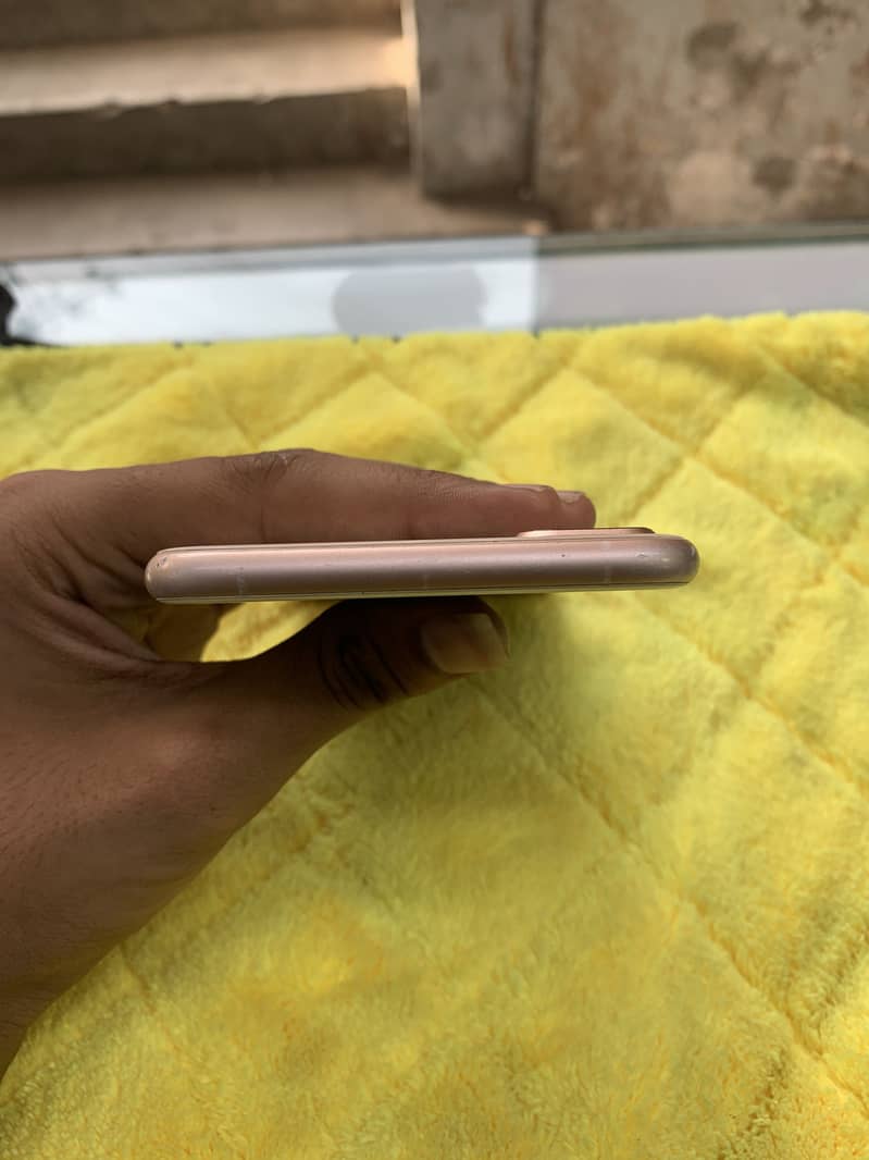 Apple iPhone 8 Plus 4