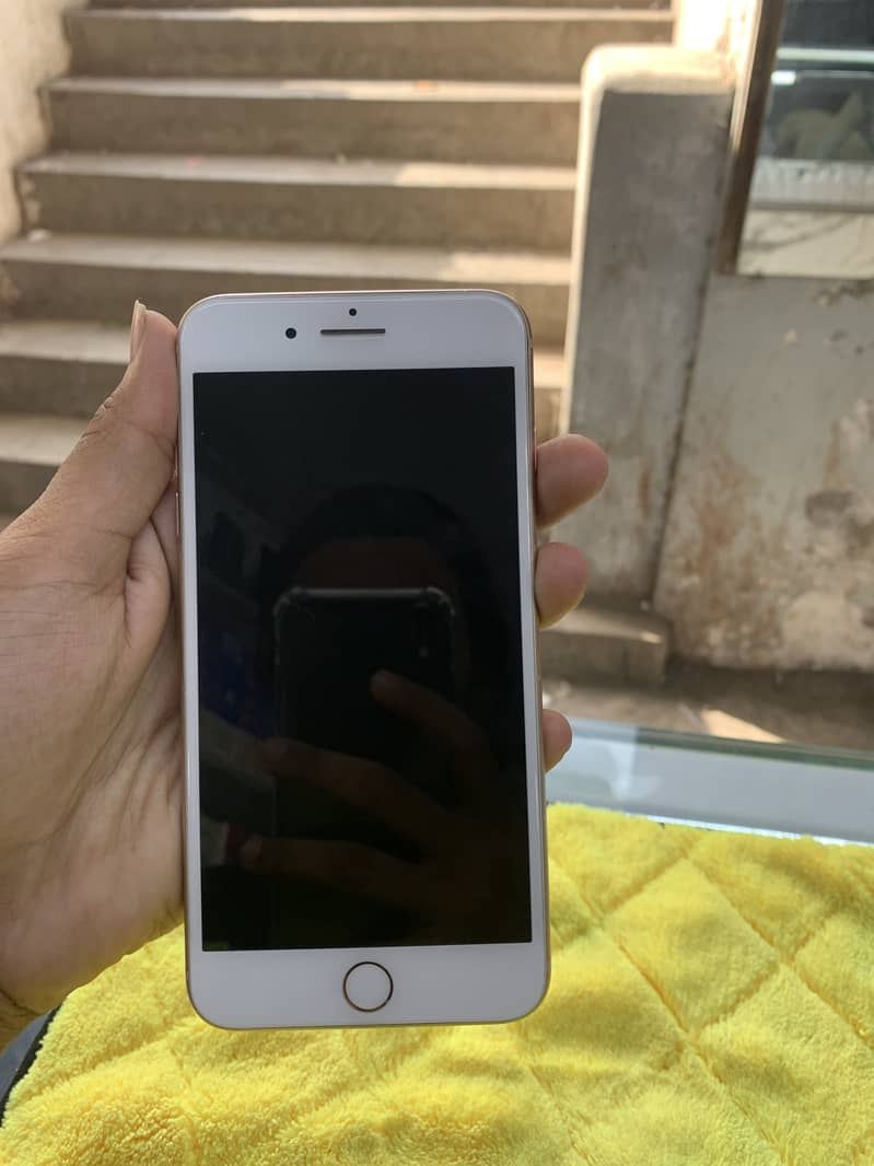 Apple iPhone 8 Plus 5
