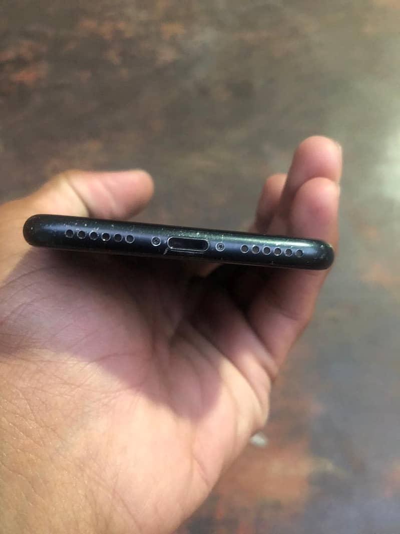 Apple iPhone 7 0
