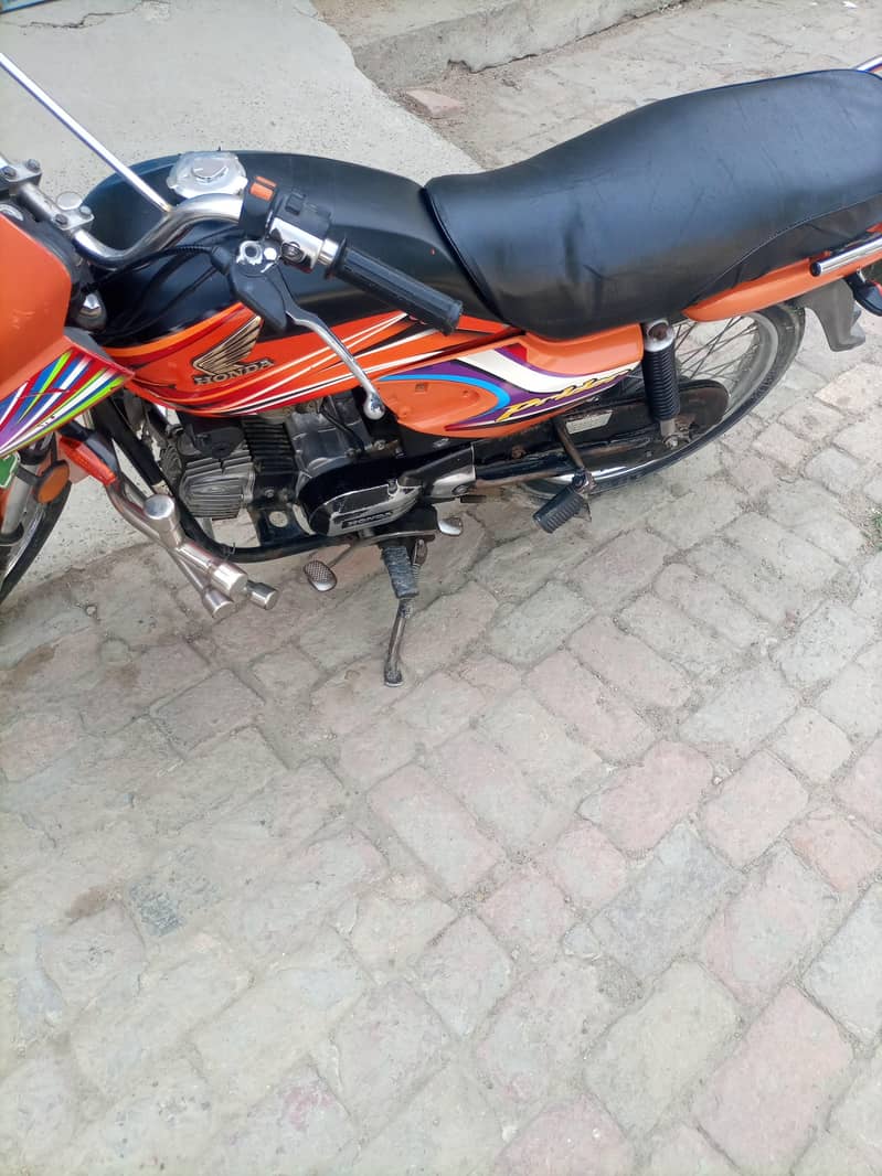مکینیکل بالکل فٹ ہے دونوں ٹائر بالکل نئے ہیں 2